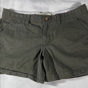 Old Navy womens olive green Perfect 4.5" Shorts flat front chino shorts - size 6